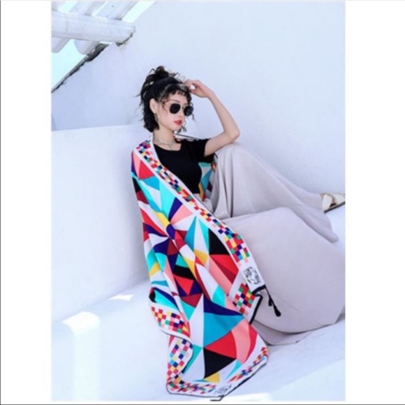 βͺοΈONE LEFT!πΉ Geometric Patterned Scarf - Picture 2 of 3